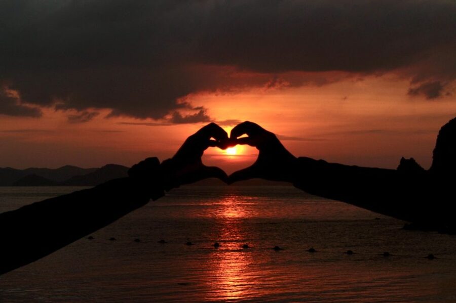 Krabi: Hong Island Sunset Tour w/ Beach Dinner+Night Snorkel - The quiet water of Hong Lagoon
