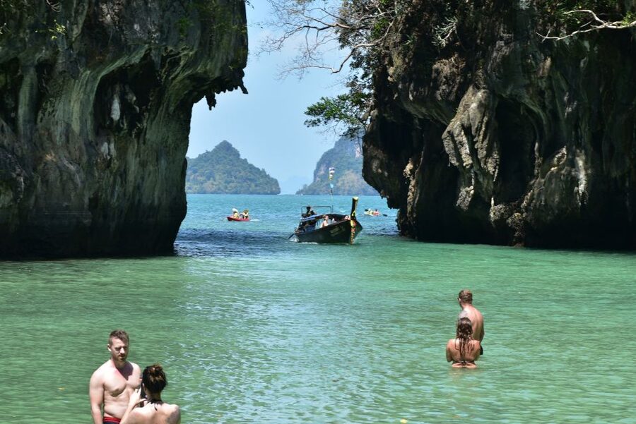 Krabi: Hong Island Sunset Tour w/ Beach Dinner+Night Snorkel - What to pack for seven hours on the water