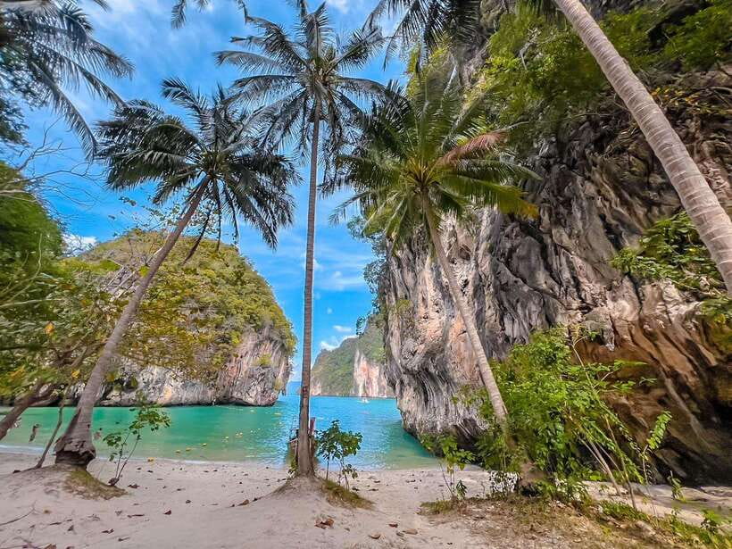 Krabi: Hong Islands Private Boat Trip & Snorkeling - Key points at a glance
