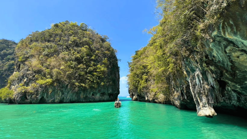 Krabi: Hong Islands Private Boat Trip & Snorkeling - Lahding, the sandy cove called Paradise Island