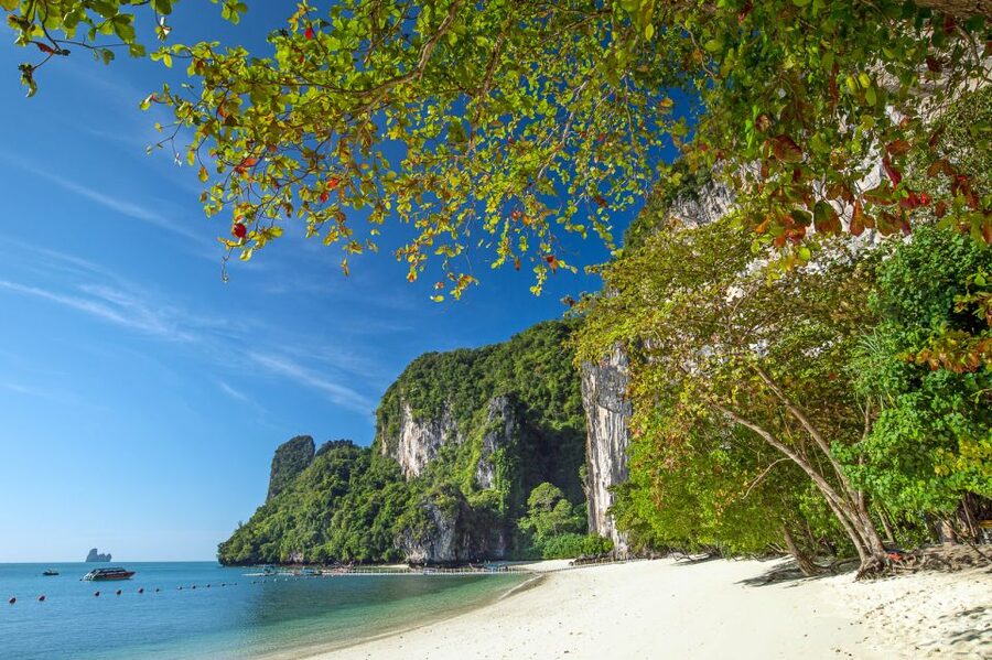 Krabi: Hong Islands Snorkeling with Lunch by Longtail Boat - Guides, group size, and the feel of the day