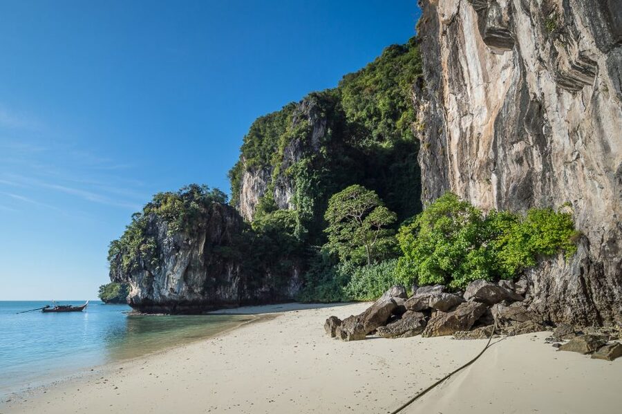Krabi: Hong Islands Snorkeling with Lunch by Longtail Boat - Lunch with a beach view