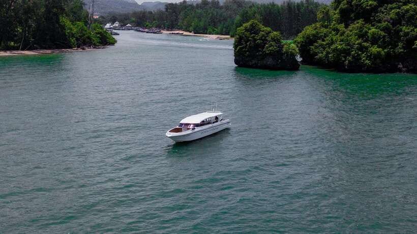 Krabi: Phi Phi and 4 Islands with Snorkeling by Speed Boat - Chicken Island and the classic photo stop
