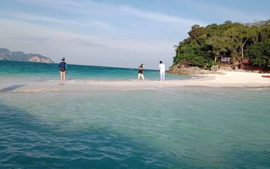 Krabi: Seven Islands Snorkel Cruise with Dinner - Ko Poda, where dinner becomes part of the scenery