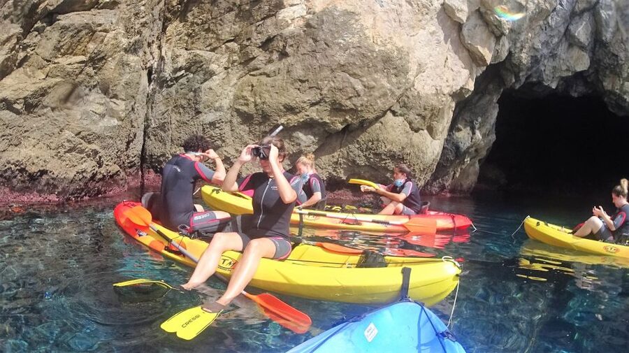 La Herradura: Cerro Gordo Natural Park Kayak & Snorkel Tour - Caves, rock walls, and a quieter beach