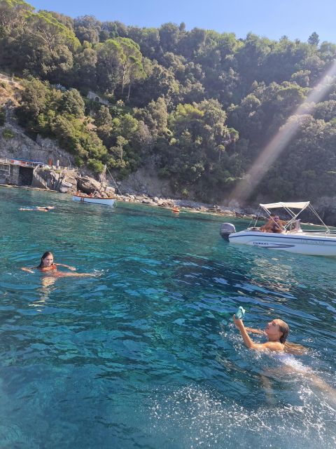La Spezia: Framura Boat Tour with Snorkeling and Drinks - The 7-meter boat and the small-group feel