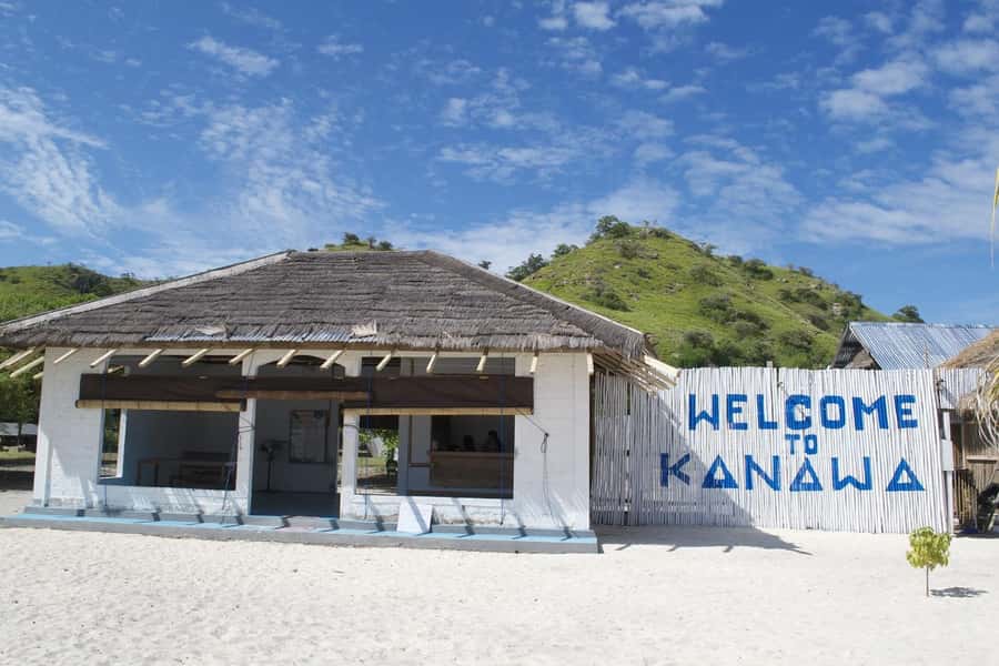 Labuan Bajo: Swim and Snorkel Komodo Island Trip with Lunch - Kanawa Island closes the water portion