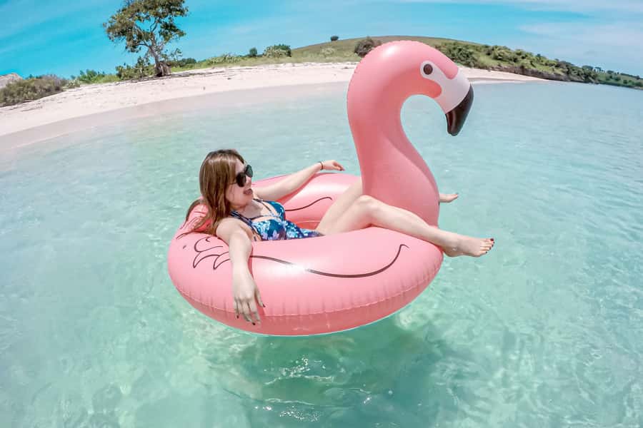 Lombok: Pink Beach, Gili Petelu & Private Snorkeling Tour - Gili Pasir and the first pink sand