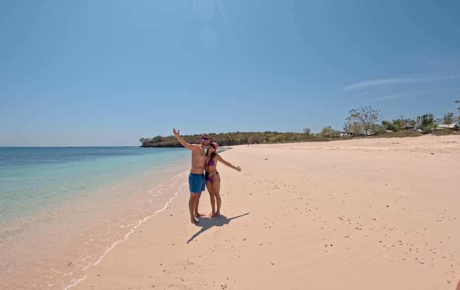 Lombok: Private Pink Beach & Gili Snorkeling Tour with GoPro - Key things to know before booking