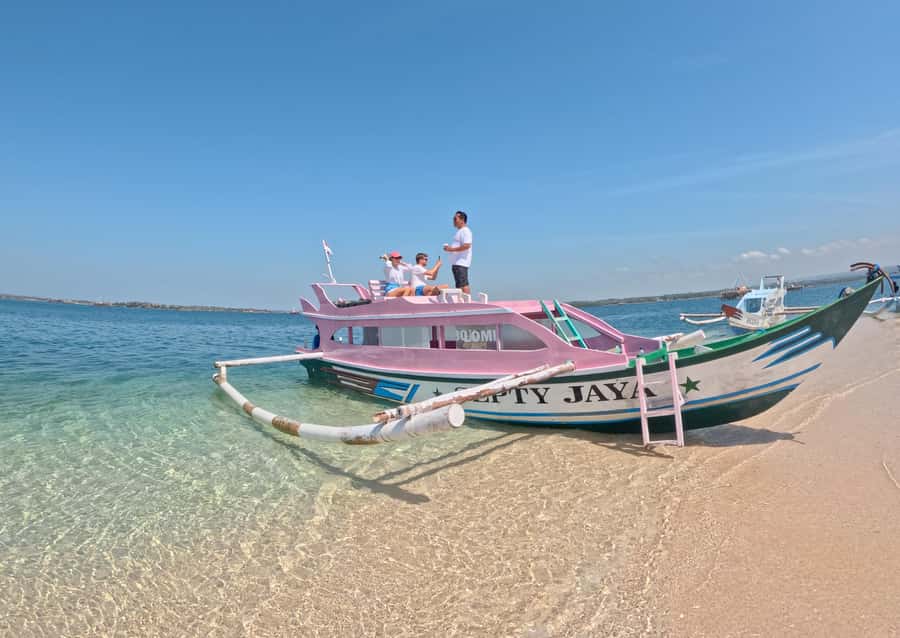 Lombok: Private Pink Beach & Gili Snorkeling Tour with GoPro - From your hotel to Tanjung Luar Harbour