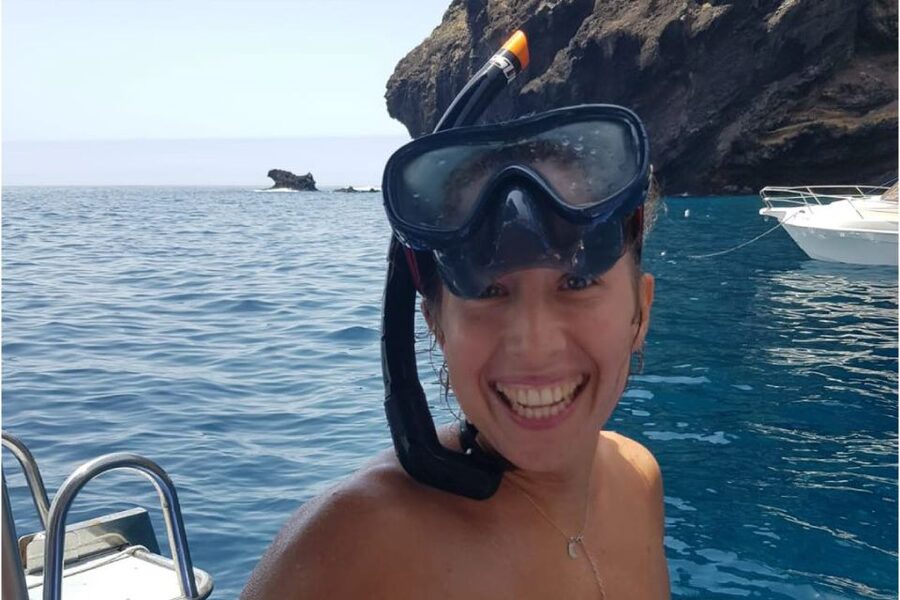 Los Gigantes to Teno: Boat trip with snorkeling & drinks - What the small boat changes
