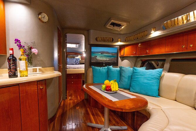 Luxury 42' Yacht Tour in Cabo for Snorkeling and Sunset - Chileno Bay or Santa Maria Bay for water time
