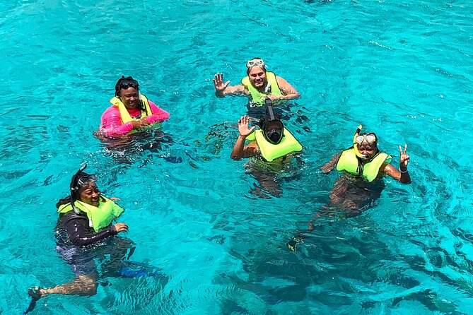 Luxury snorkel trip on a spacious wooden schooner and local lunch - What makes this schooner trip worth considering