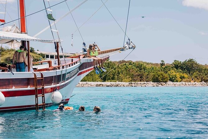 Luxury snorkel trip on a spacious wooden schooner and local lunch - The cruise to the north-coast reef