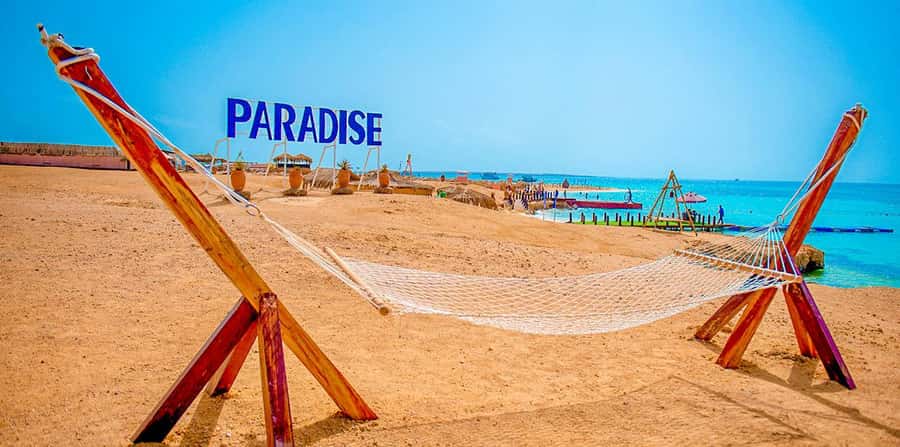 Makadi Bay: Nature with Snorkeling & Lunch Paradise Island - A yacht cruise with a lively Egyptian holiday feel
