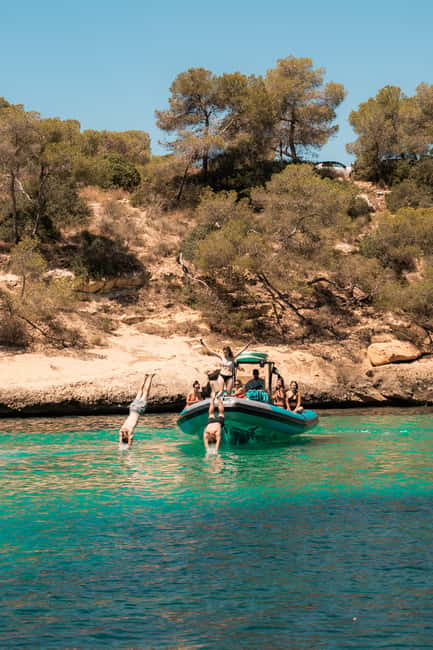 Mallorca: 2h speedboat tour, visit caves, cliffs and snorkel - Sea scooters, paddleboards, and swimming gear