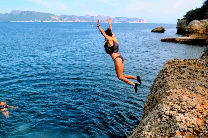 Mallorca: Kayaking, Sea Cave, Cliff Jumping & Snorkel Tour - Snorkeling in search of sunken treasure