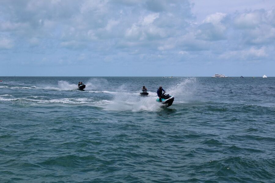 Miami to Key West Shuttle: Dolphin, Snorkeling & More - Guides, languages, and group size