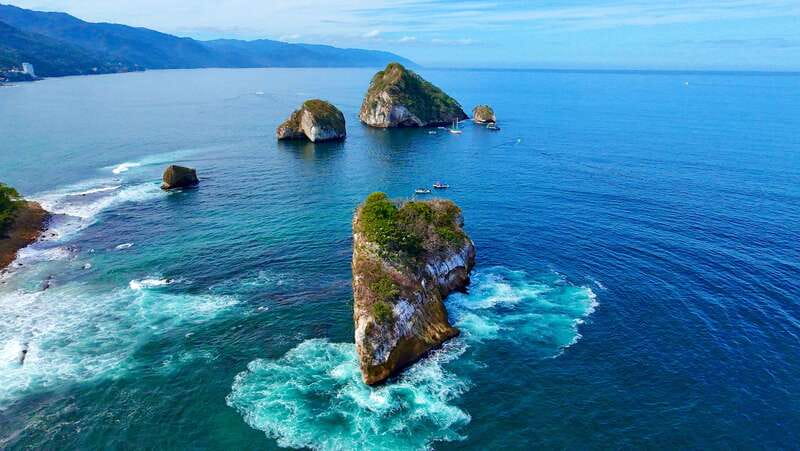 Mismaloya: Snorkeling, Cliff Jumping, and Beach Tour - Los Arcos, cliff jumps, and a short Pacific escape