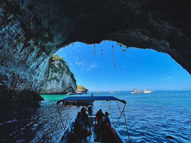 Mismaloya: Snorkeling, Cliff Jumping, and Beach Tour - Playa Paredón for a quieter finish