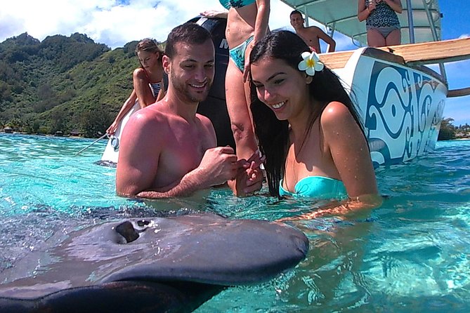 Moorea 6-Hour Snorkeling and Lunch Shared Tour - Small-group guiding makes a practical difference