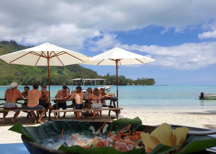 Moorea: Lagoon and Reef Snorkeling Tour with Drinks - The sandy islet and the end of the day