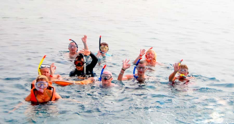 Muscat: 4-Hour Snorkeling Tour with Dolphin watching - Three hours on the water near Muscat