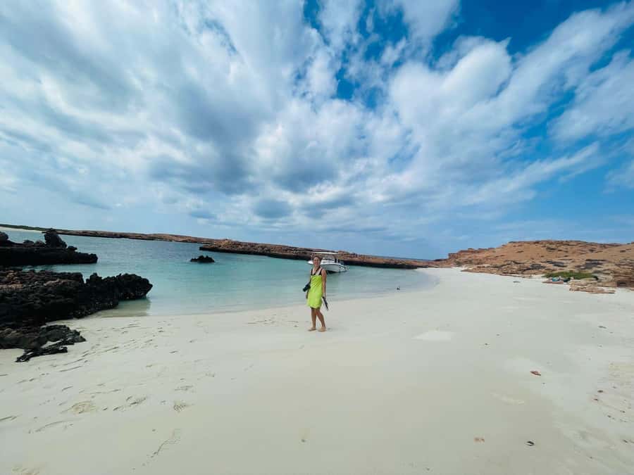 Muscat: Daymaniat Islands Snorkeling Trip with Brunch - Snorkeling with respect for turtles and coral