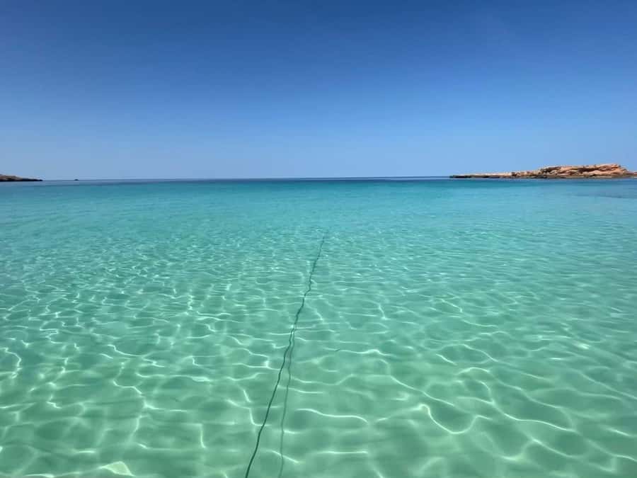 Muscat: Daymaniat Islands Snorkeling Trip with Brunch - The island stop: beaches, rock, and time to slow down