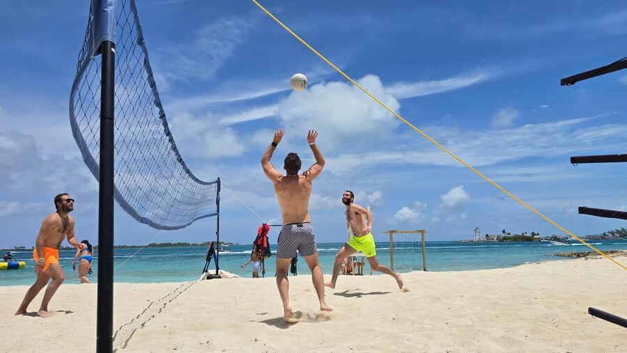 Nassau: Swimming Pigs, Snorkeling, Lunch, & Beach Boat Tour - Practical details that affect your day