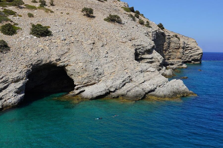 Naxos: Moutsouna Caves Sea Kayak Tour, Snorkeling & Picnic - Safety, group size, and the feel of the day