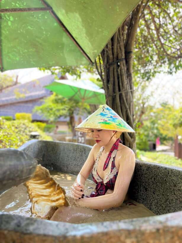 Nha Trang: Deluxe Ocean Snorkeling Tour with BBQ & Mud Bath - Hon Tam Merperle and the mud bath finale