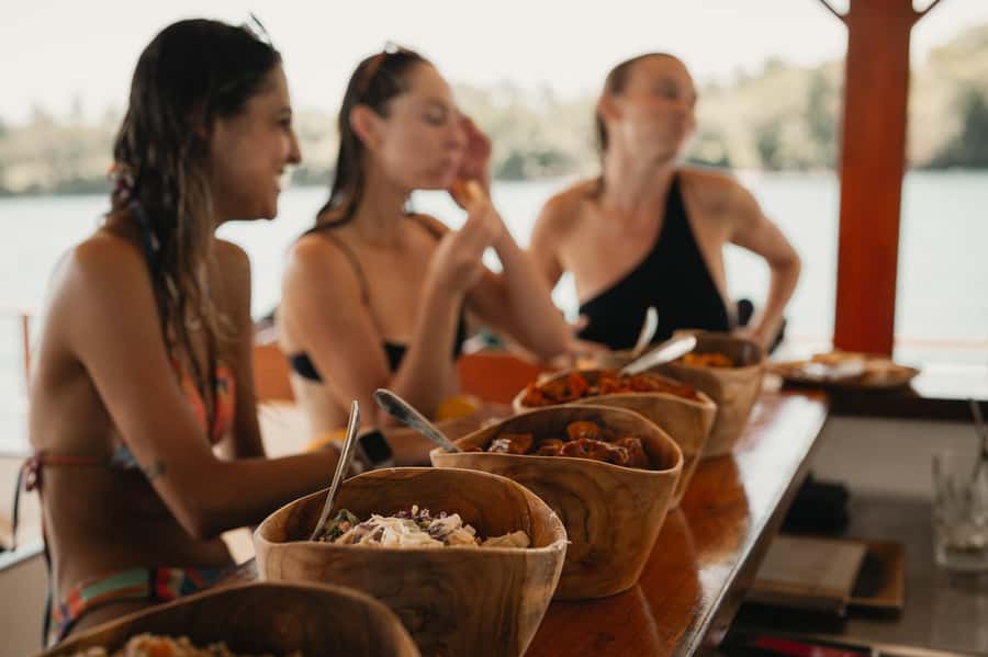 Nusa Lembongan: 4-in-1 Half-Day Catamaran Snorkeling Cruise - Morning cruise or sunset departure