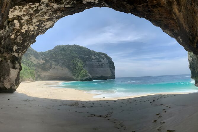 Nusa Penida Island Beach Tours with Snorkeling From Bali - Lunch, transport, and what private means here