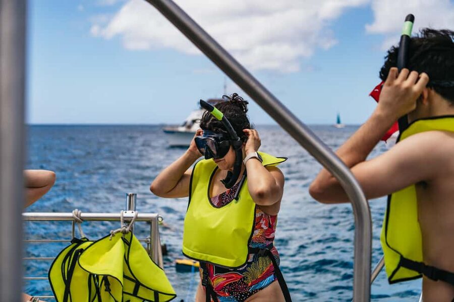 Oahu: Waikiki Turtle Snorkel Sail - Sailing Along Waikiki With Diamond Head Ahead