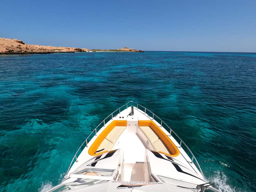 Oman: Snorkeling Trip at Daymaniyat Islands - The island mountain and seasonal beach rules