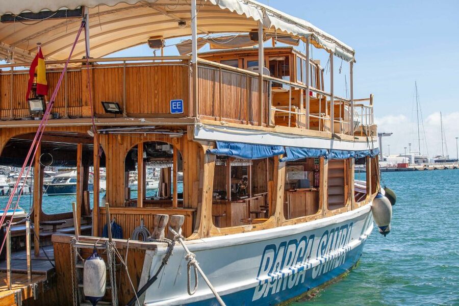 Palma de Mallorca: Palma Bay Boat Tour with Snorkeling - Palma Cathedral and the Tramuntana views