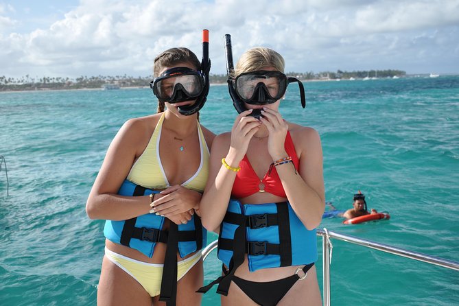 Parasailing, Snorkel Cruise & Virgen Beach from Punta Cana - Shark and stingray encounters