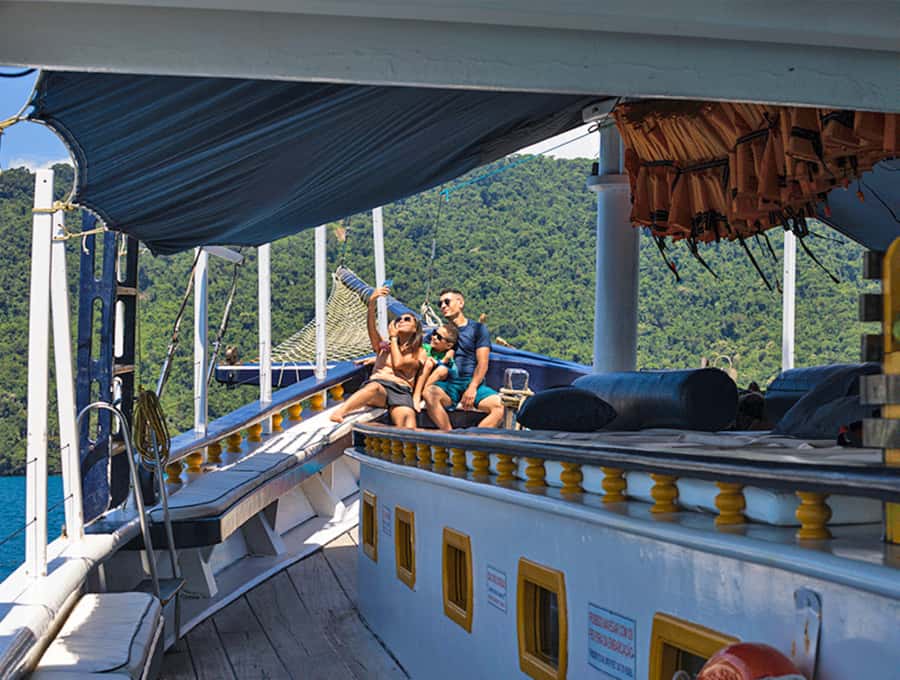Paraty Bay: Islands & Beaches Boat Tour with Snorkeling - Swimming, snorkeling, and paddleboards