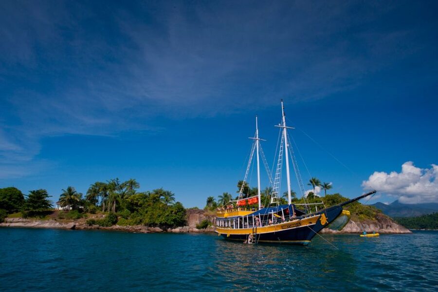 Paraty Bay: Islands & Beaches Boat Tour with Snorkeling - Food, drinks, and the real cost