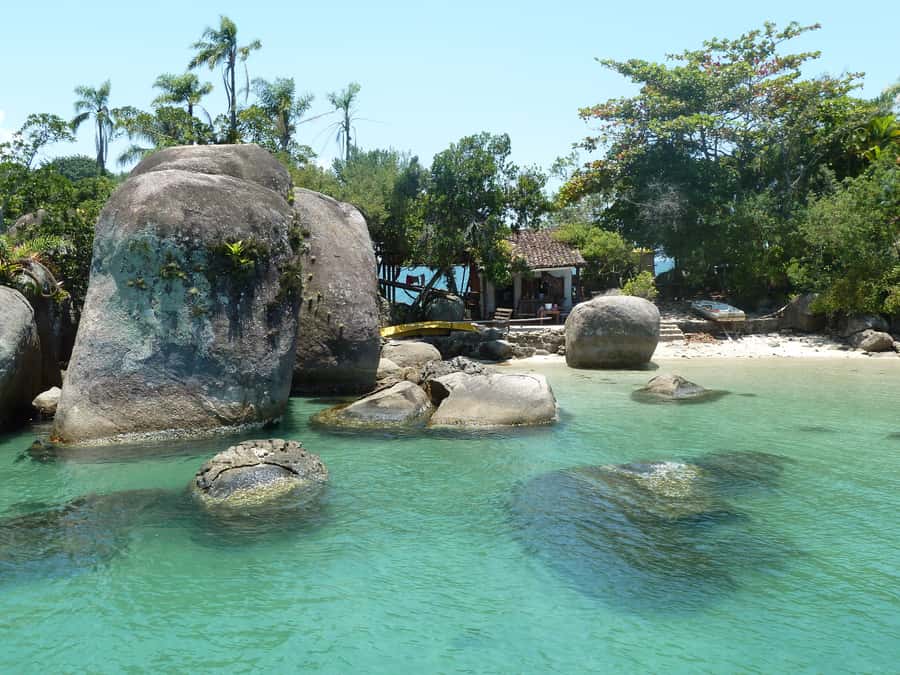 Paraty: Schooner Boat Tour with Beaches and Snorkeling - Seeing Paraty Bay from a schooner