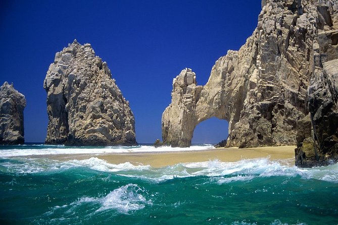 Pelican Rock Snorkeling and Sightseeing Adventure - A beach pause beside Cabo’s famous rocks