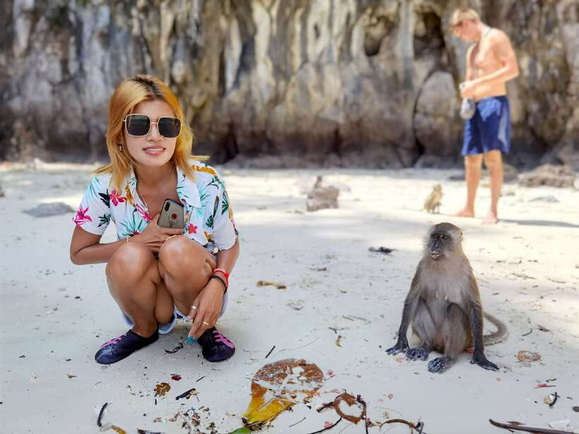 Phi Phi: Half-Day Tour with Maya Bay, Pileh Lagoon & Snorkel - Meeting the boat beside Tonsai Pier