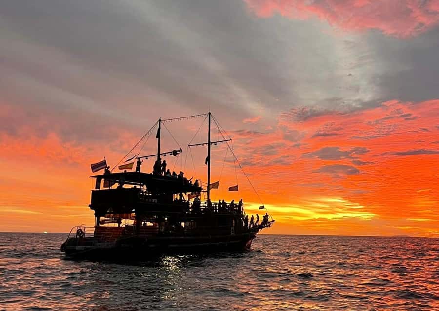 Phi Phi: Pirate Boat with Snorkeling, Kayaking, and Party - A late start at Relax Bar