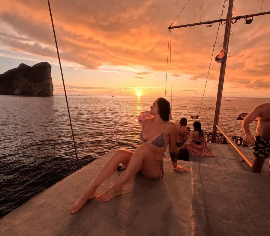 Phi Phi: Pirate Boat with Snorkeling, Kayaking, and Party - A crew that makes the difference