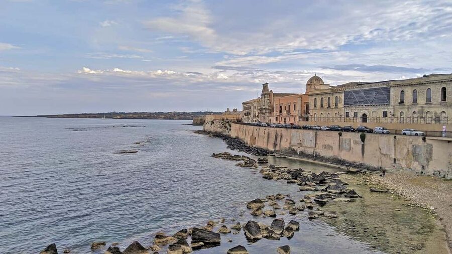 Pillirina, Ortigia, caves: Boat Tour, Snorkeling & Prosecco - Why Ortigia looks better from a boat