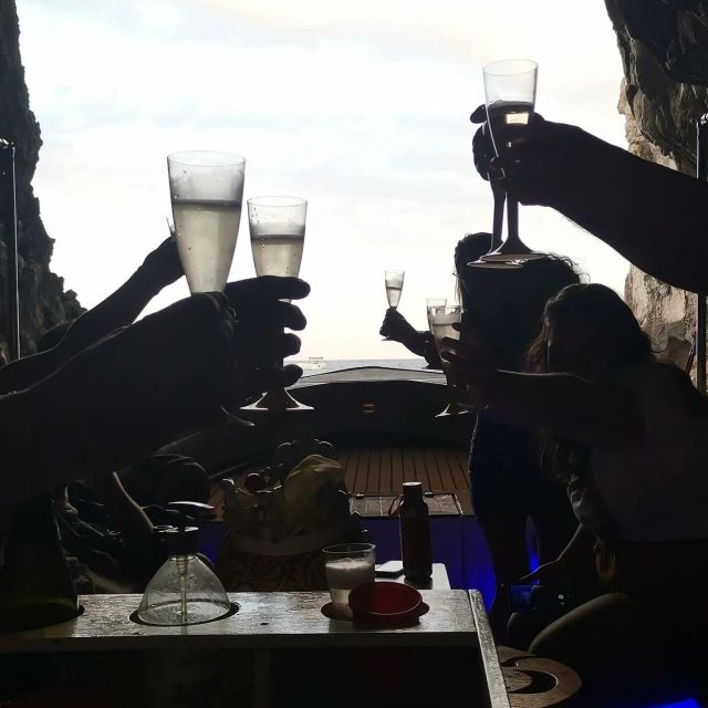 Pillirina, Ortigia, caves: Boat Tour, Snorkeling & Prosecco - Prosecco, comfort, and the onboard mood