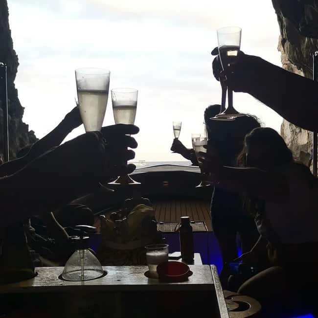 Pillirina, Ortigia, caves: Boat Tour, Snorkeling & Prosecco - What happens during the two-hour route