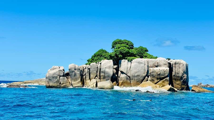 Praslin: Curieuse & St-Pierre Boat Adventure with Snorkeling - The morning schedule from Praslin to Laraie Bay