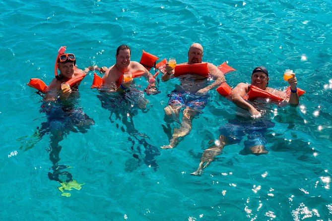 Premium Catamaran Afternoon Sail: Snorkeling and Lunch - What the open bar and lunch really mean